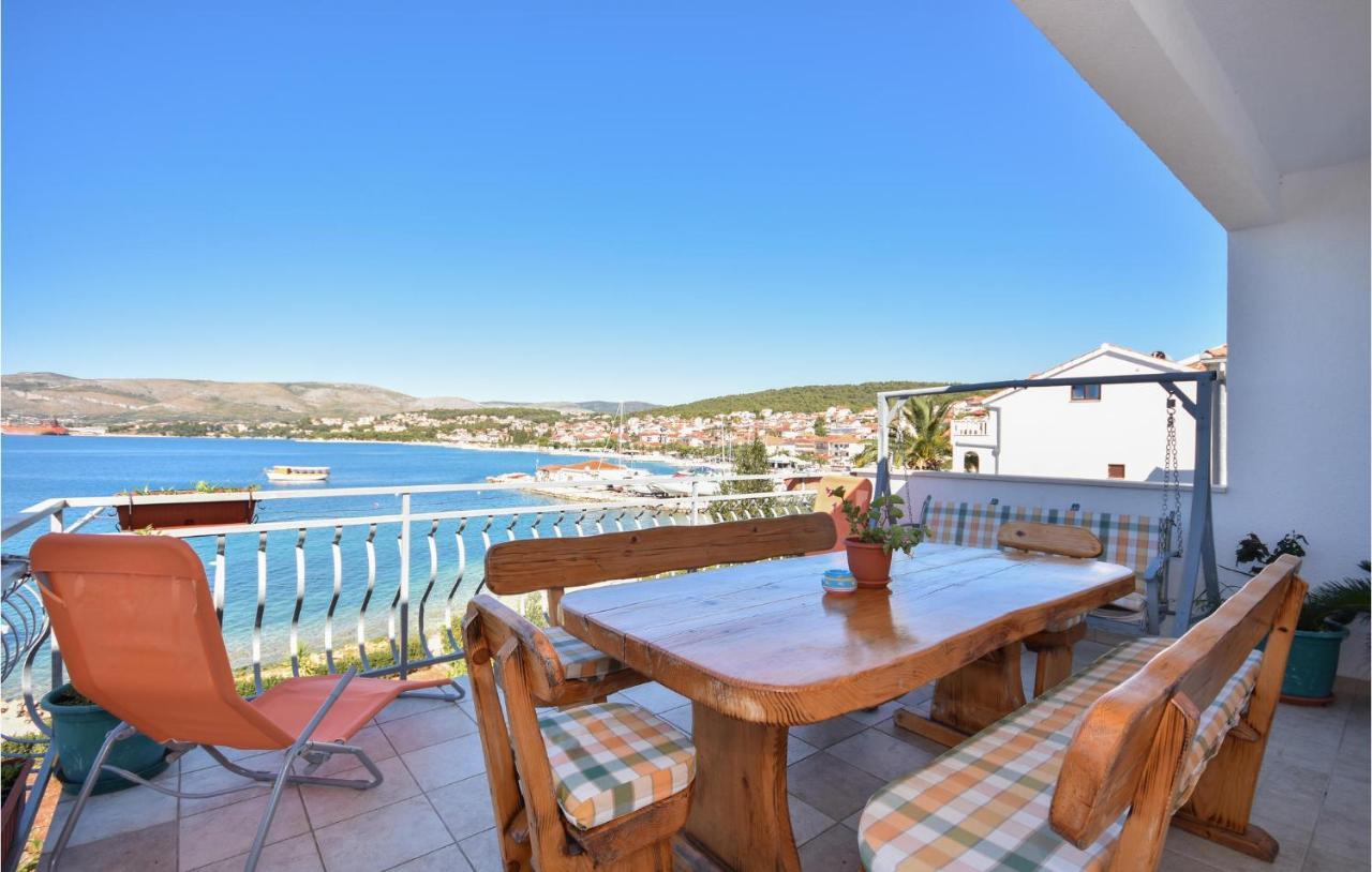 2 Bedroom Beautiful Apartment In Okrug Gornji Trogir Kültér fotó