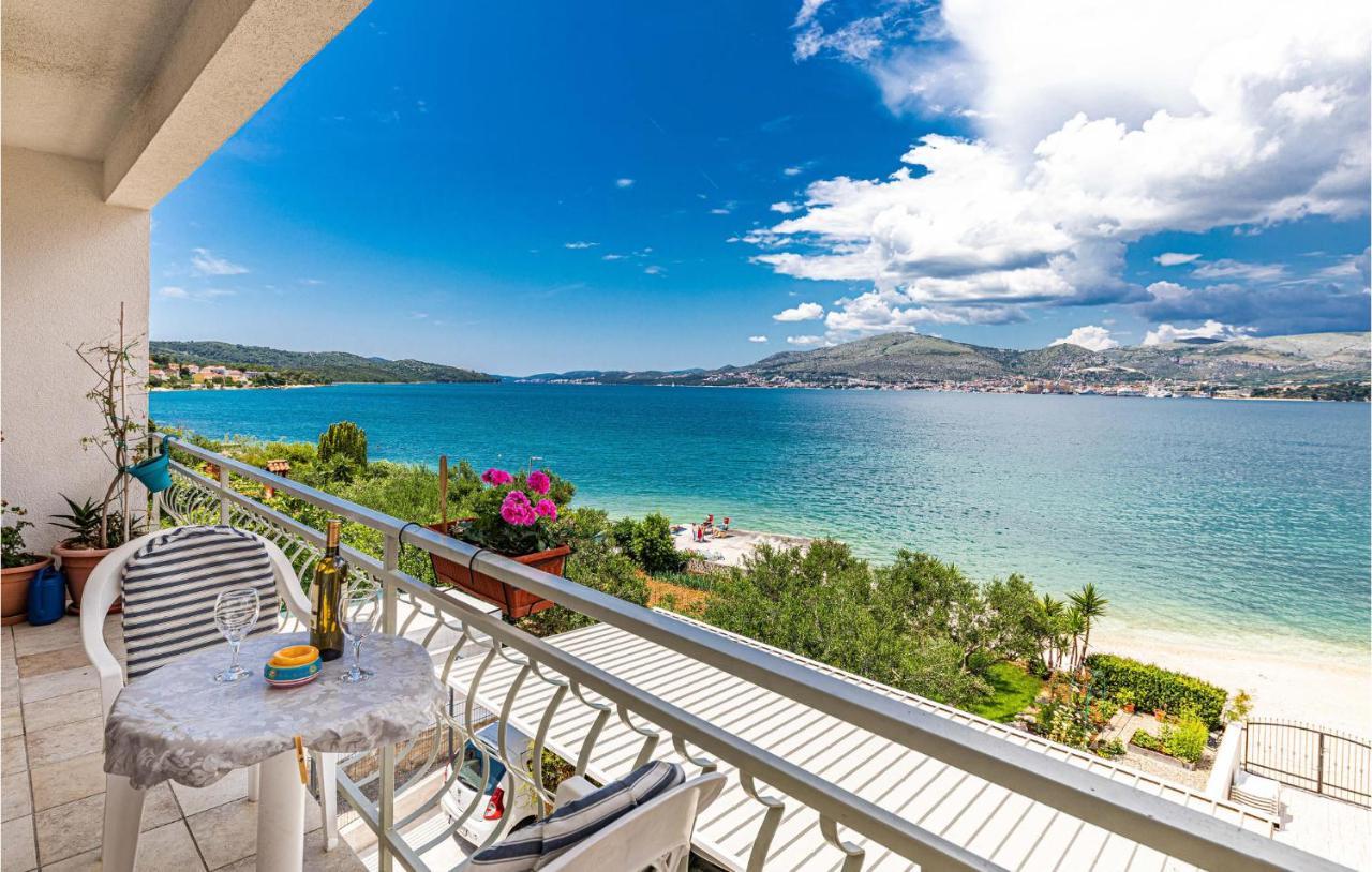 2 Bedroom Beautiful Apartment In Okrug Gornji Trogir Kültér fotó