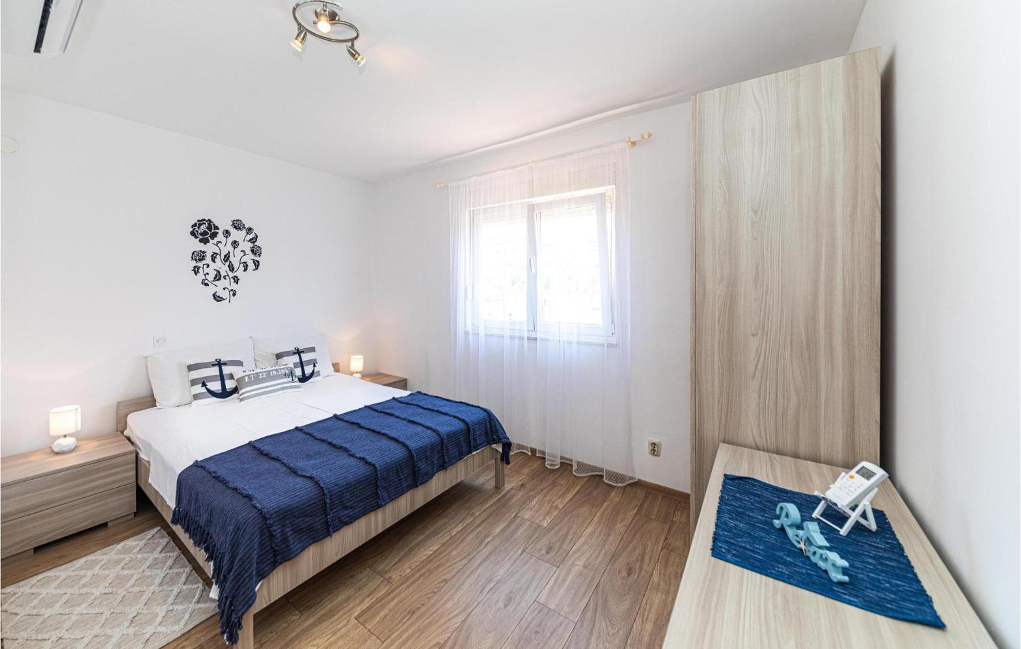 2 Bedroom Beautiful Apartment In Okrug Gornji Trogir Kültér fotó